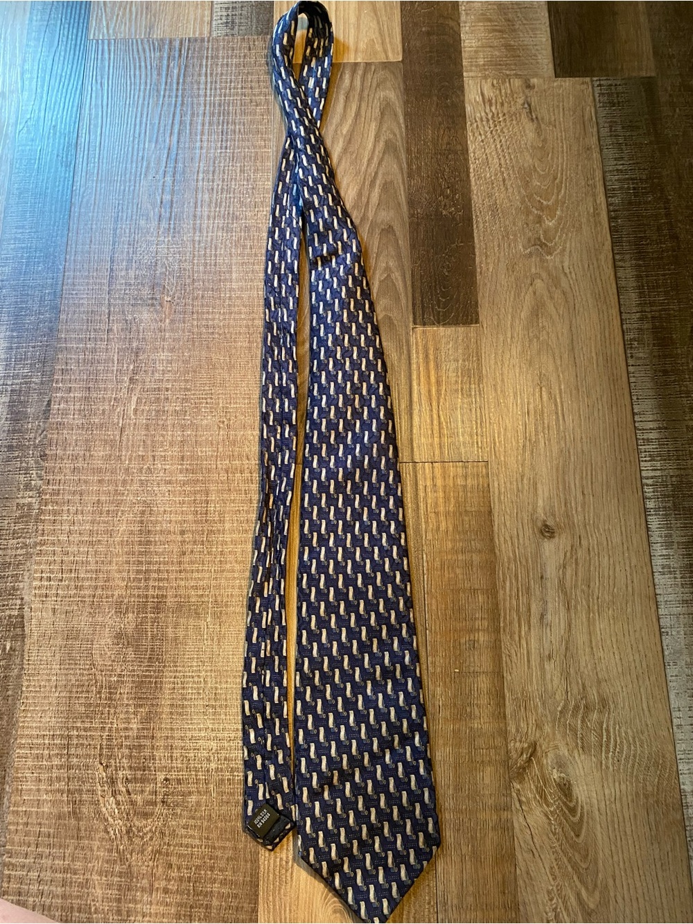 Source Unknown Navy and Cream Geometric Silk Tie